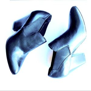 Ellen Tracy Black Leather Ankle Boot Size 7 Women’s